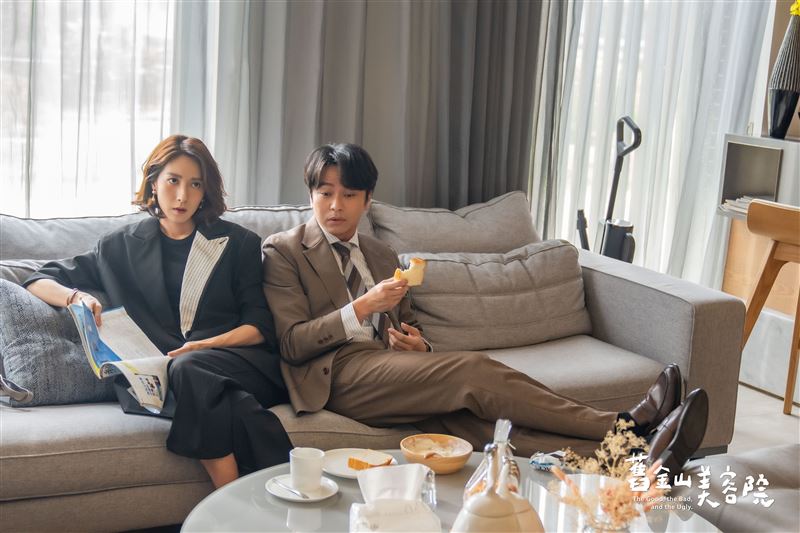 楊晴（左）與楊銘威飾演姊弟，兩人水火不容。（圖／TVBS提供）