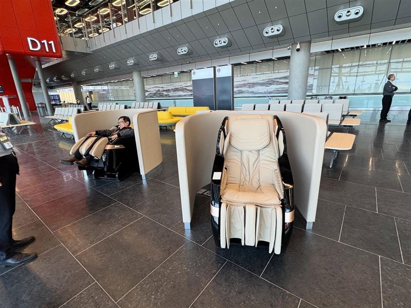 有按摩椅供旅客歇息。（圖／翻攝自交通部次長林國顯臉書）