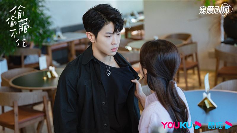 馬伯騫因飾演趙露思的哥哥迅速走紅。（圖／翻攝自微博）