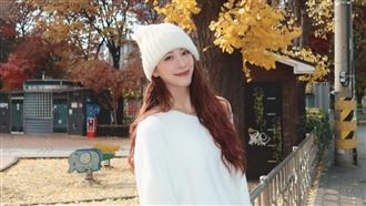 歐陽妮妮放風極樂韓國　白嫩鉛筆腿全都露