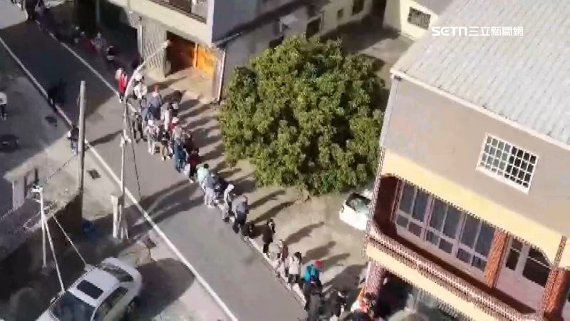 千人排隊領媽祖月曆