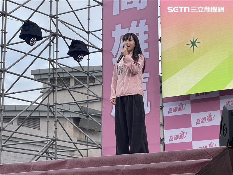 高雄在地立委黃捷現身為邱議瑩助講。（圖／記者洪正達攝影）