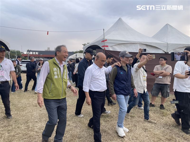 好久不見的蘇貞昌現身造勢會場引起騷動。（圖／記者洪正達攝影）