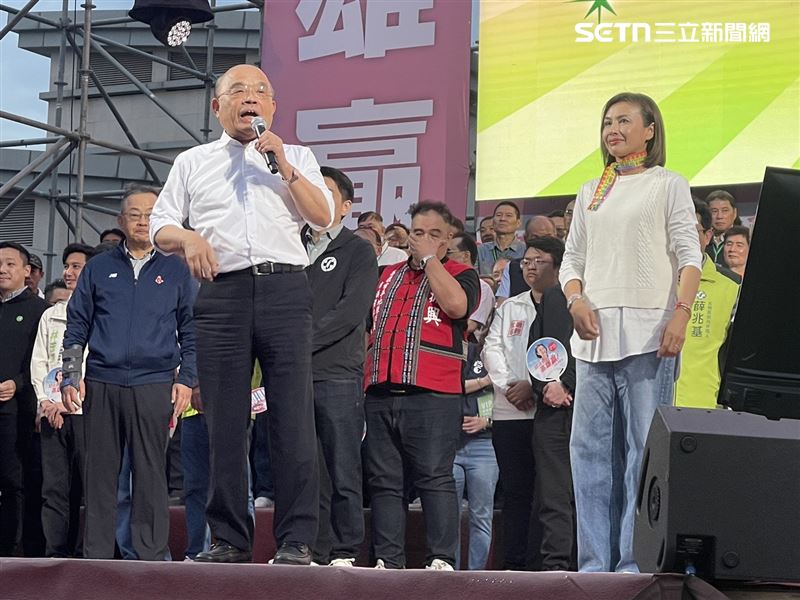 蘇貞昌對於邱議瑩的從政經歷與態度相當讚賞。（圖／記者洪正達攝影）