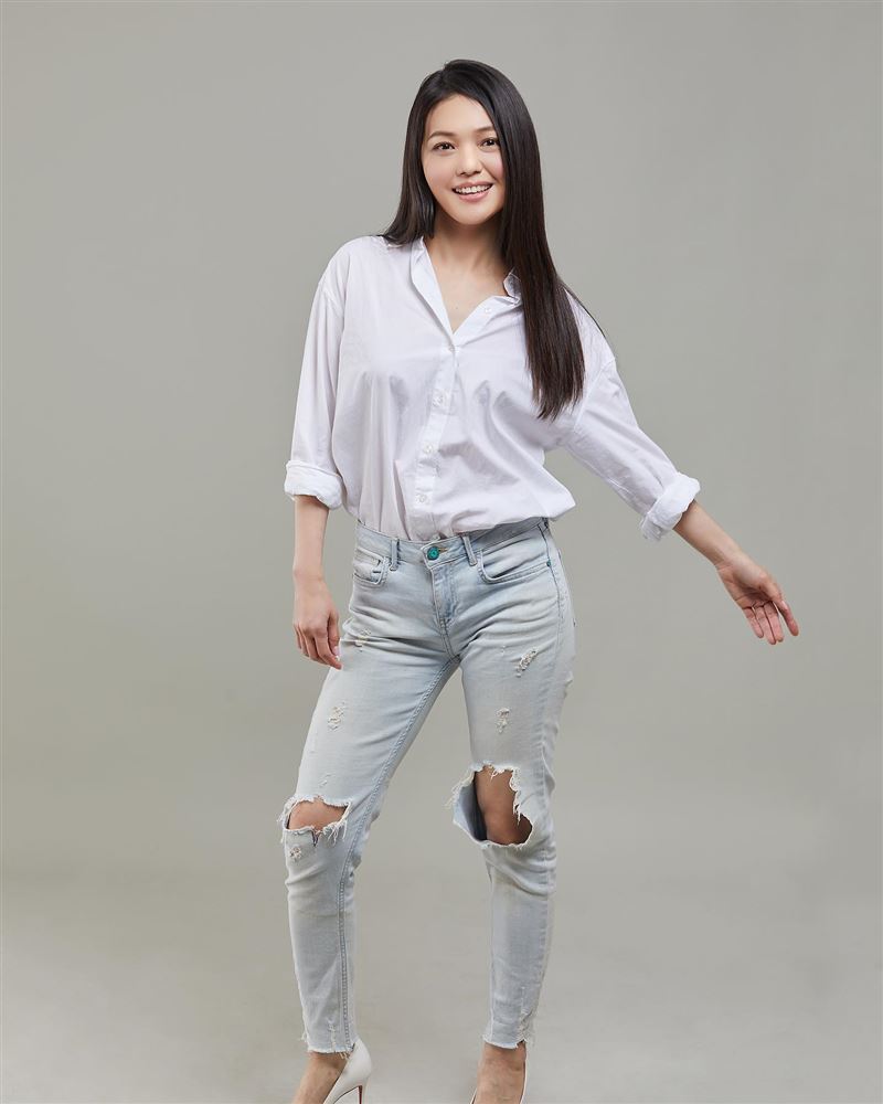 女子演唱組合「蜜雪薇琪」的蜜雪Michelle Hsu推出最新創作《真心的擁抱》。（圖／唱戲世界娛樂提供）