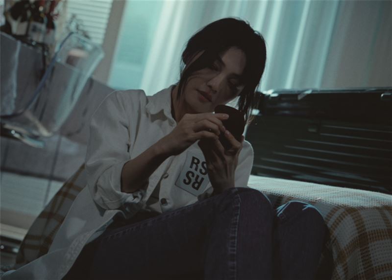 蜜雪出道21年以來挑戰最難的任務，拍攝新歌MV把自己投入在角色跟歌曲的情緒當中，釋放情緒大哭。（圖／唱戲世界娛樂提供）