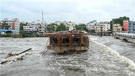 在南亞形成的熱帶氣旋迪特瓦正重創斯里蘭卡，已造成至少193人死亡。（圖／翻攝自X平台 @BPINewsOrg）