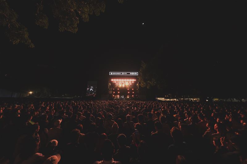 林憶蓮以〈枯榮〉帶領全場進入《蓋亞》的音樂世界。（圖／簡單生活節提供）