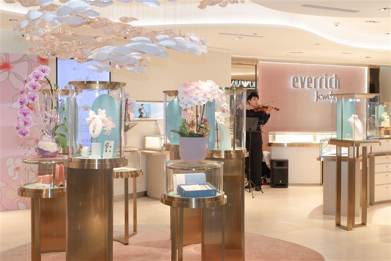 昇恆昌珠寶推出全新「蘭之本質」系列。（圖／品牌業者提供）