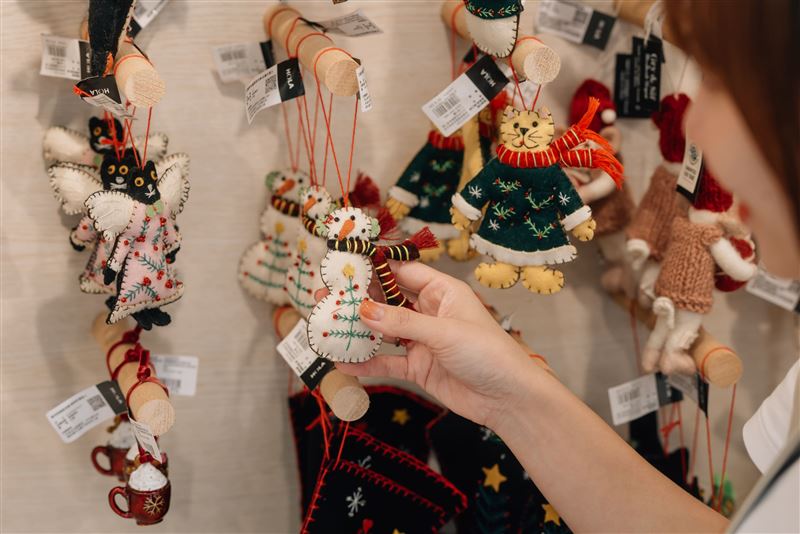 HOLA搜羅百款海內外聖誕吊飾，材質多元，從羊毛氈、布藝、玻璃、天然纖維、木頭應有盡有。（圖／品牌業者提供）