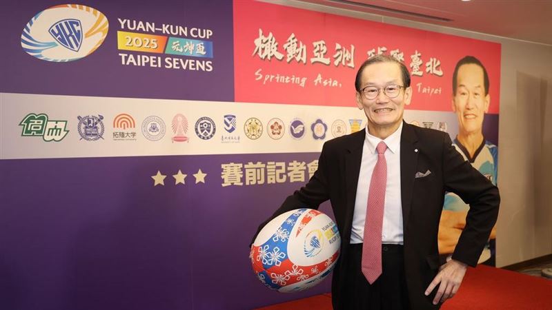 第六屆元坤盃國際大專七人制橄欖球邀請賽即將於12月27日至28日在臺北田徑場點燃戰火，創辦人杜元坤信心十足的表示，要讓世界看到元坤盃，期盼選手們能在球場上發光發熱。(圖／元坤運動文創產業有限公司提供)