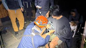 民眾誤食不明植物身體不適　警消救援5名民眾29日到屏東霧台鄉舊好茶部落訪友，疑誤食不明植物，5人身體不適，出現幻覺、精神恍惚等症狀，屏東警消獲報馳援，補充水分後症狀均緩解。（屏東消防局提供）中央社記者李卉婷傳真　114年11月30日