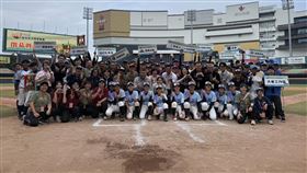 中華棒協理事長理事長辜仲諒，出席台灣女子棒球聯賽閉幕式。（圖／中華棒協提供） 