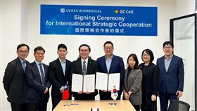 路迦生醫LuLym-T®肝癌細胞療法進入臨床二期，並獲CDE列為雙法落地重點輔導個案，有望率先取得有條件式藥證。路迦具備完整製程、臨床、產能等四大商轉條件，將在2026年「再生醫療雙法」正式上路後，領跑細胞療法商業化進程，成為政策受惠代表企業。（圖／路迦生醫提供） 