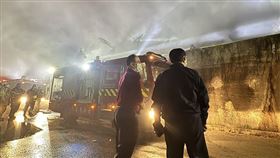 台南連環火警！城西二期掩埋場再陷火海，黃偉哲親赴現場。(圖/翻攝黃偉哲臉書)