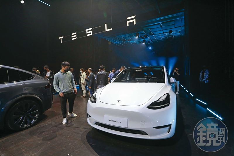 林郁欽名下一輛白色特斯拉被認定為犯罪所得，預定將於12月鑑價、拍賣。圖非當事人車輛