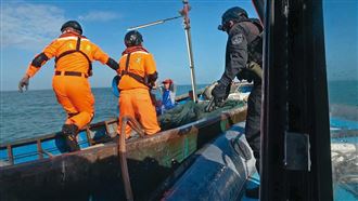 貪官收賄翻車！拒認收特斯拉遭車商一句KO