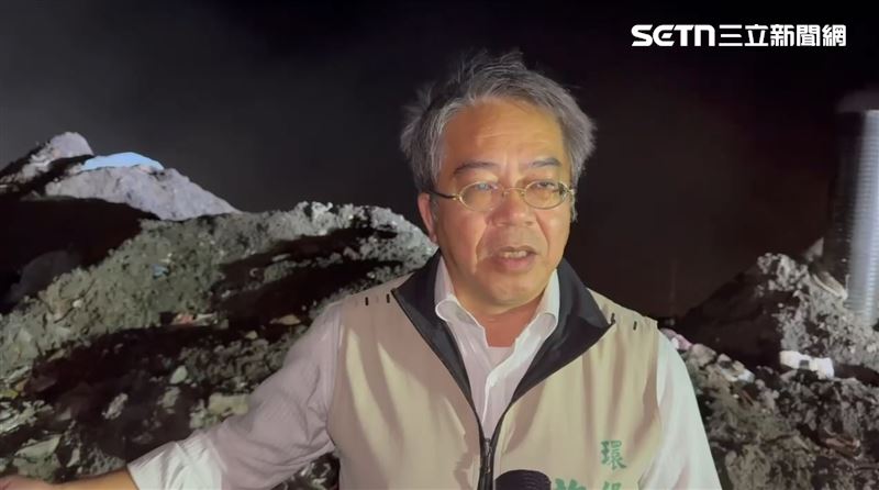 環保局代理局長許仁澤表示，此次起火恐為一個月前火警延續。（圖／翻攝畫面）