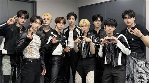 ZB1驚喜「宣布延長活動」9人完整體掀暴動