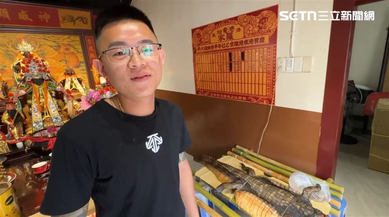 宮廟主委吳先生表示，彰化宮廟送來祝賀的供品，要讓大家結束後，打打牙祭。（圖／記者朱俊傑攝影）