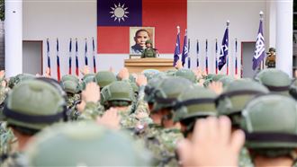 拒收兵單打公務員！他免役…抖出悲慘身世