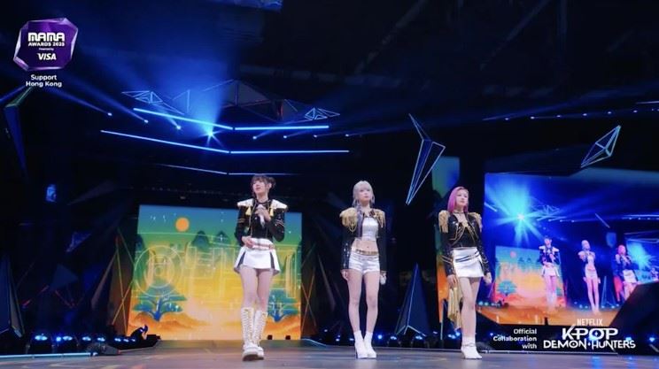 BABYMONSTER帶來《Kpop獵魔女團》特別舞台，化身成主角群HUNTR／X，演唱〈What It Sounds Like〉與〈Golden〉。（圖／翻攝自Mnet）