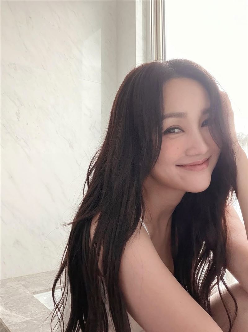 香港天后謝安琪童年時期一直住在宏福苑。（圖／翻攝自謝安琪IG）