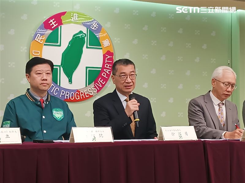 民進黨今（1）日上午召開「和平繁榮．民主永續 2026 新生代國家戰略人才培力營」招生宣傳記者會。民進黨秘書長徐國勇（中)出席。（圖／記者盧素梅攝影）