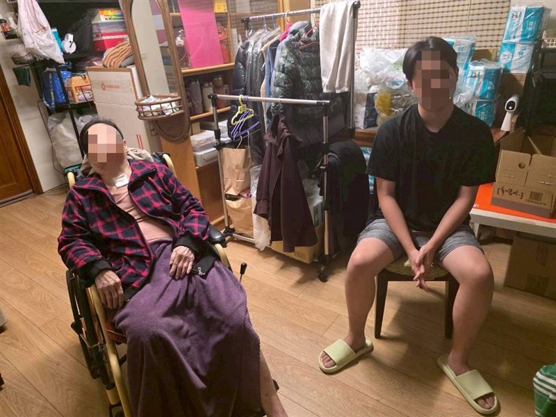 17歲男孩撐起四代家人生計，這一句話：「如果她們離開，我願意跟著去另一個世界照顧她們，只希望媽媽和妹妹還能有活下去的希望。」讓所有大人聽了都心碎。（圖／《愛的延續》公益協會提供）