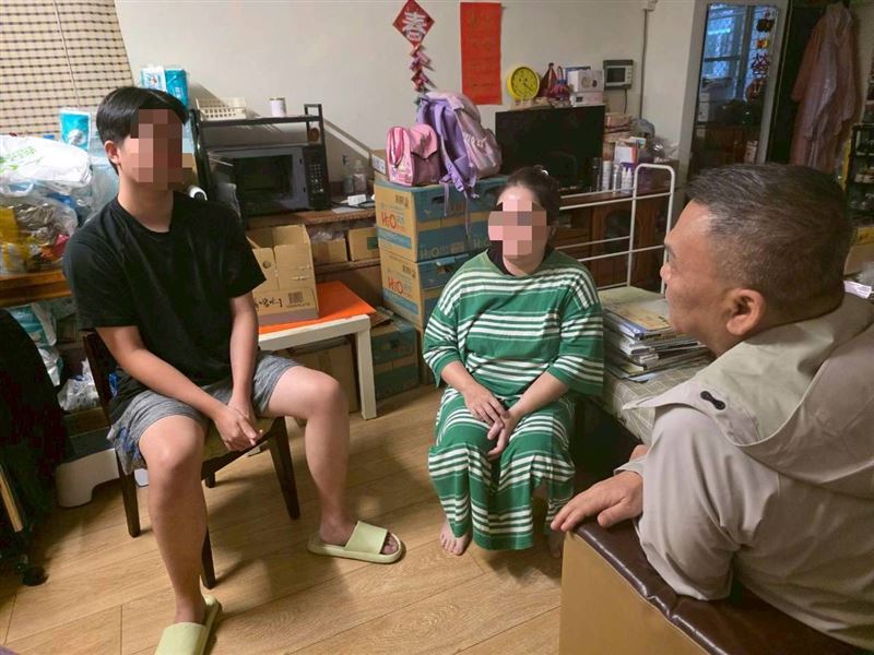 17歲男孩撐起四代家人生計，這一句話：「如果她們離開，我願意跟著去另一個世界照顧她們，只希望媽媽和妹妹還能有活下去的希望。」讓所有大人聽了都心碎。（圖／《愛的延續》公益協會提供）