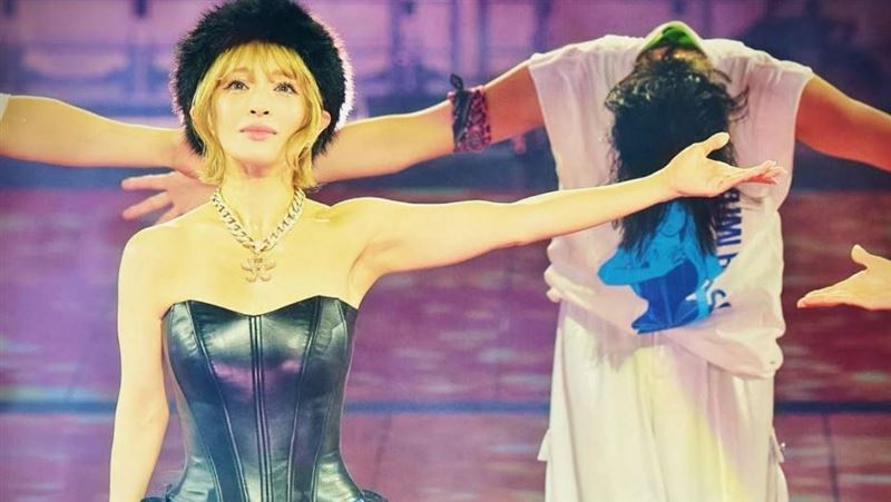 不怕中！高市高支持度　濱崎步零觀眾演出