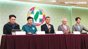 民進黨今（1）日上午召開「和平繁榮．民主永續 2026 新生代國家戰略人才培力營」招生宣傳記者會。民進黨秘書長徐國勇（中)出席。（圖／記者盧素梅攝影）