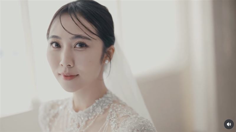 kiwi姐姐絕美婚紗照曝光。（圖／翻攝自kiwi姐姐IG）