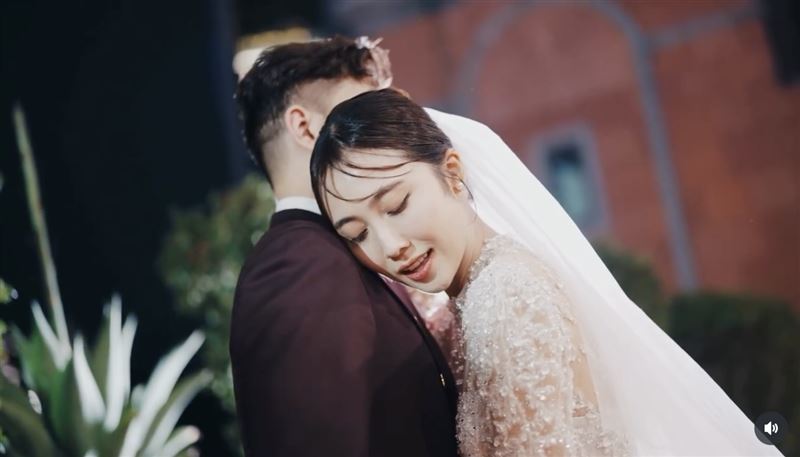 kiwi姐姐結婚了。（圖／翻攝自kiwi姐姐IG）