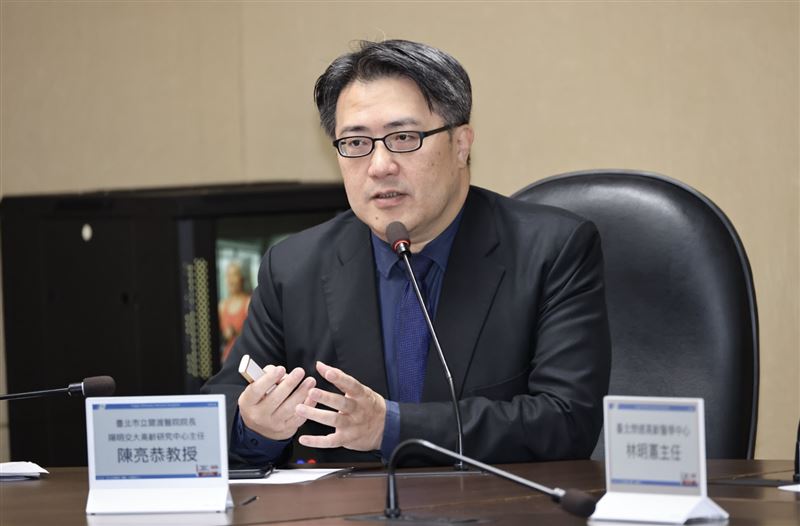 台北市立關渡醫院院長、陽明交大健康長壽與老化科學研究中心主任陳亮恭。（圖／北榮提供）