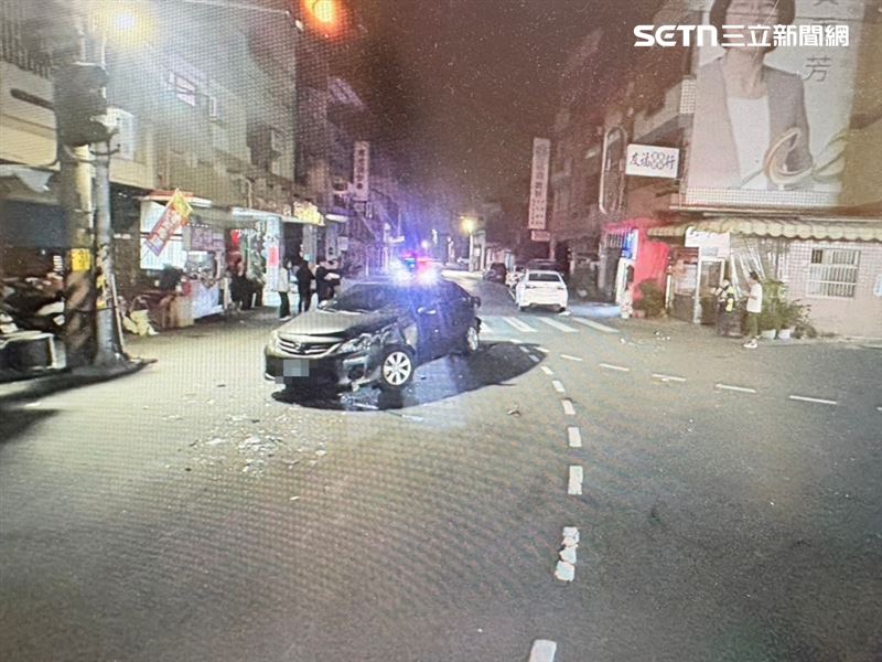 彰化同安所員警半夜處理交通事故，遭酒駕男開車撞傷送醫。（圖／翻攝畫面）