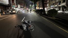 台中少年,無照車禍,撞分隔島(圖/翻攝畫面)