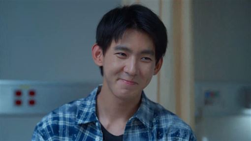 BL男神先天唇顎裂留疤：不想被人看見自己