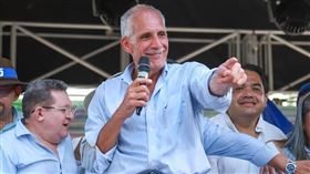 外媒指出，宏都拉斯國民黨總統候選人阿斯富拉，目前在大選中暫時領先。（圖／翻攝自Nasry Tito Asfura臉書）

