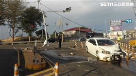 外埔,車禍,台中,號誌桿,撞擊,撞斷,自撞（圖／翻攝畫面）