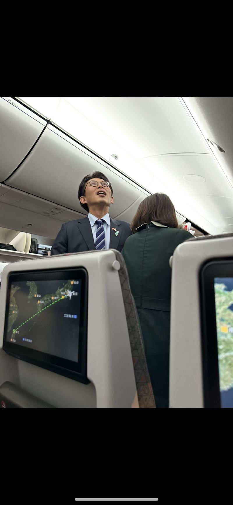 黃國昌日前率黨團到日本訪問，並於28日晚間返台。（圖／翻攝自Threads@wangruide80）