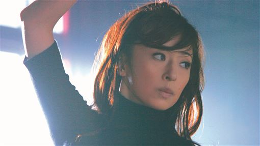 松雪泰子闖男浴池爆揍爸爸　原型出生台灣