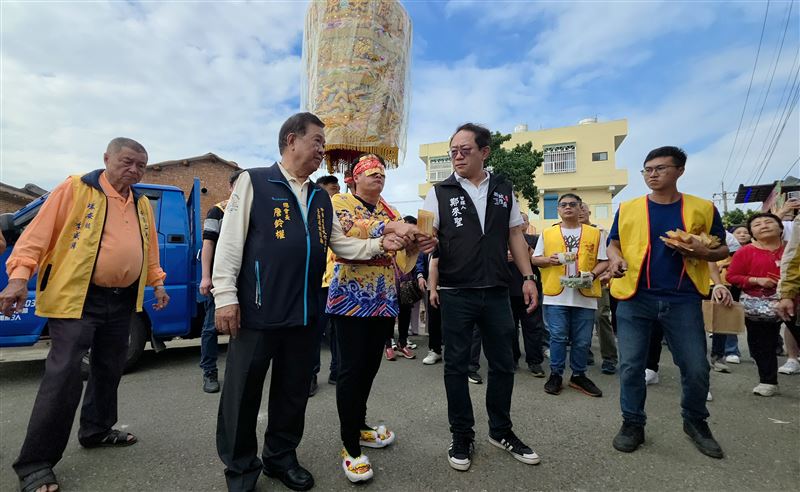 全台唯一炸油鍋！于朦朧17惡人慘了，粉絲寫下17位嫌疑人名單，請求城隍爺將他們「炸」起來為于朦朧申冤。圖為 嘉邑二皇殿安溪城隍爺生日，中華城隍文化總會祝壽。（圖／記者鍾志鵬）