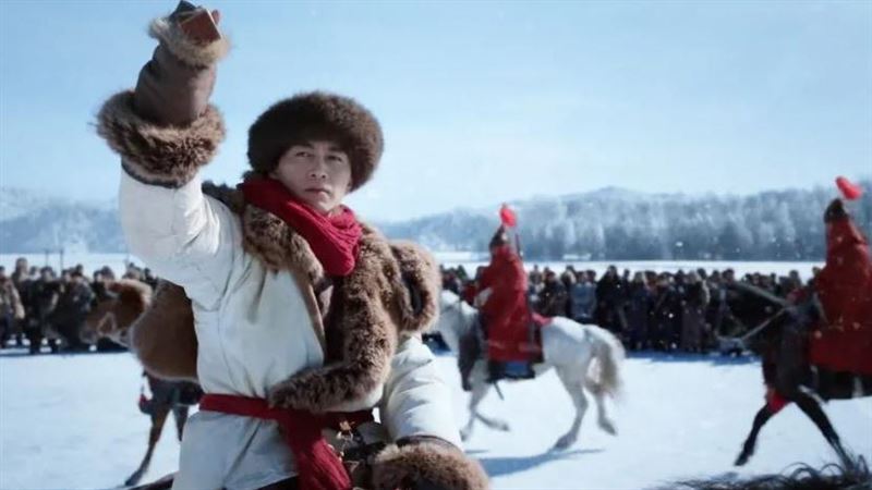 陳曉主演的《大生意人》，大規模呈現寧古塔的冰封荒原與流放制度的殘酷現實。（圖／翻攝自微博）