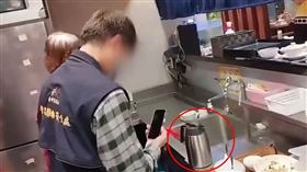 春水堂公益店，保溫瓶，含清潔水，碳酸氫鈉，員工拿錯壺，中市食安處稽查開罰（圖／台中市食安處提供）