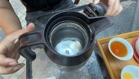 春水堂公益店，保溫瓶，含清潔水，碳酸氫鈉，員工拿錯壺，中市食安處稽查開罰（圖／翻攝畫面）