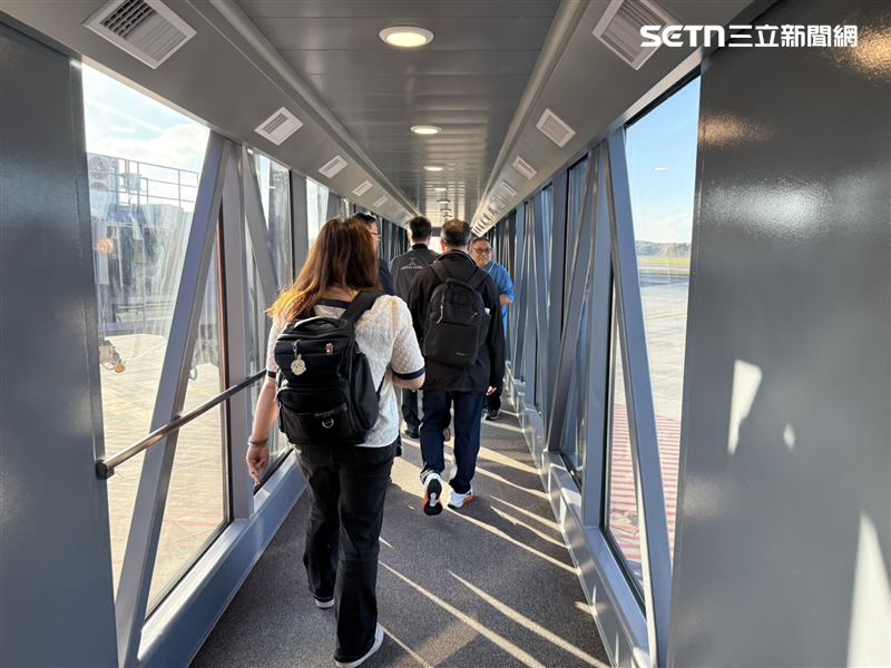 北登廊廳搭機空橋。（圖／記者李育道攝影）