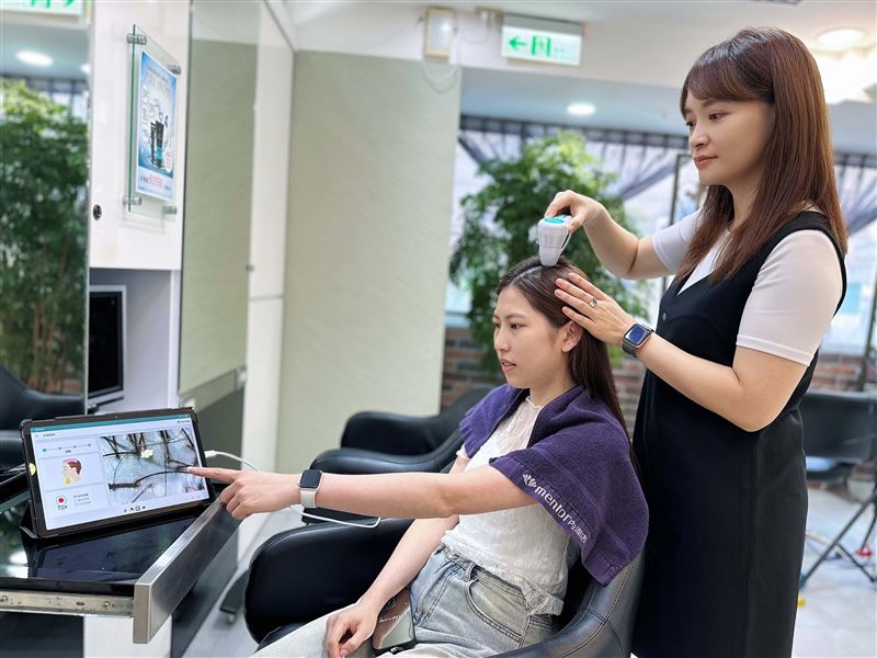 換季期間頭皮更容易受到多方外在因素影響，應透過專業檢測，了解頭皮的真實狀況，才能對症下藥。（圖／品牌業者提供）