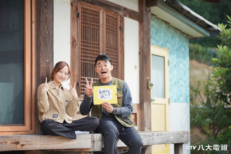 融融（圖右）與搭檔咪蕾（圖左）默契十足。（圖／八大提供）