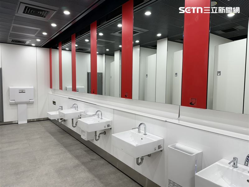 據了解洗手台未來將改成一整排不會以獨立方式。（圖／記者李育道攝影）